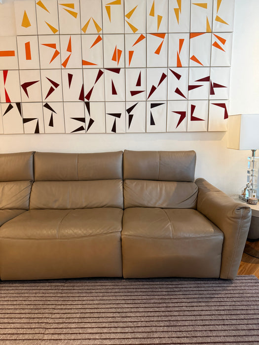 Sofá Elétrico de 3 Lugares com Chaise Fixa em Couro – Natuzzi