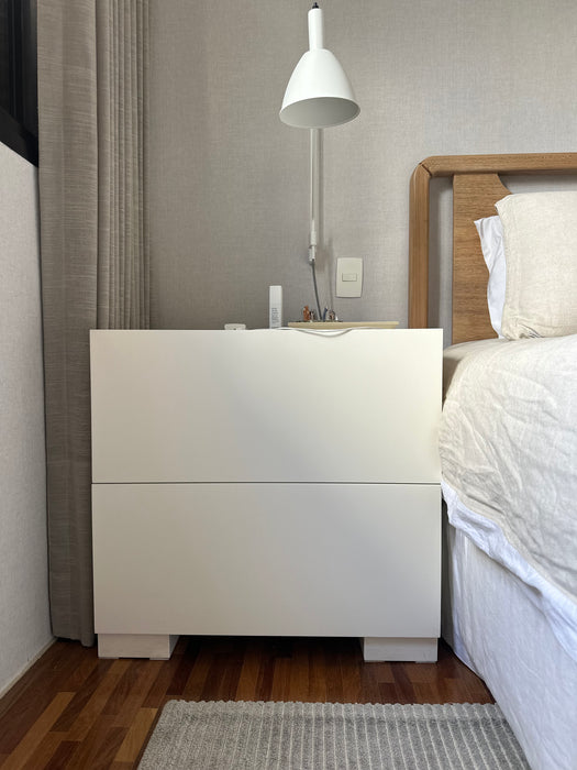 Par de Mesas de Cabeceira