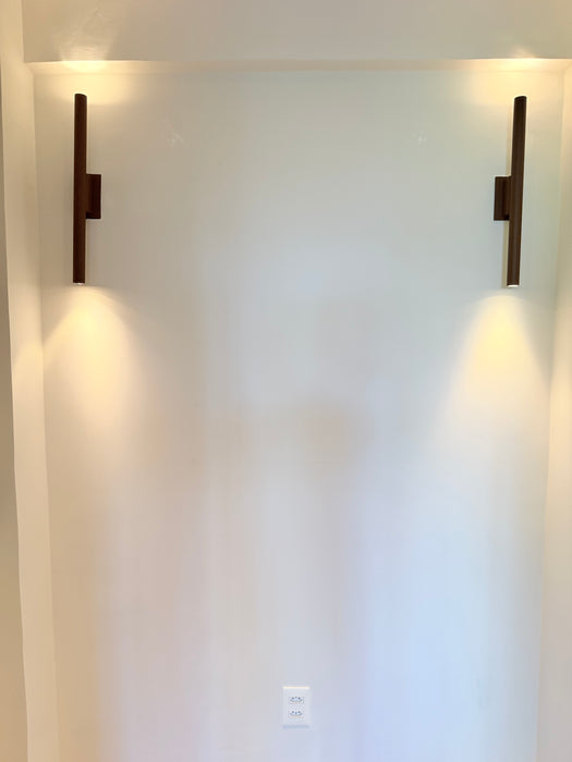 Par de Arandelas “Rod W2” em Latão