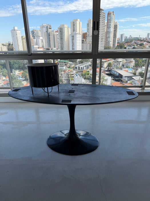 Base Preta para Mesa de Jantar "Saarinen" - Adquirido na Herrero Antiquário