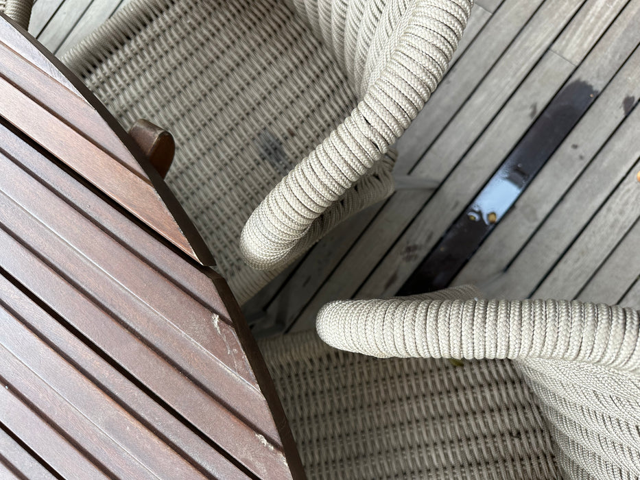 Conjunto Outdoor com Mesa de Jantar "Ayty" 8 Cadeiras "Andro" e Ombrelone - Saccaro