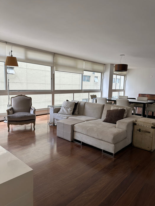 Poltrona Clássica "Luís XV" – Passado Composto