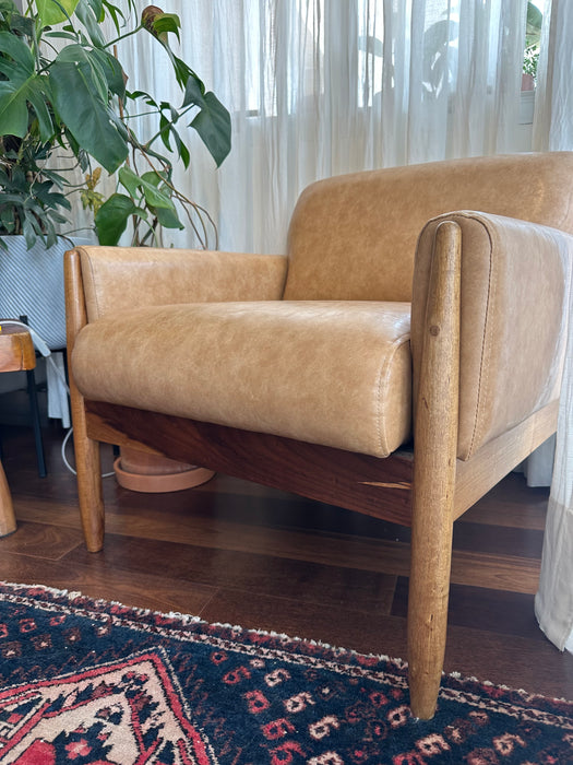 Poltrona "Tripoli" em Couro - Desmobilia