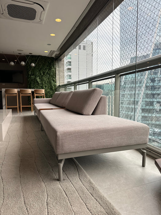 Sofá com Mesa Embutida e Tomada USB