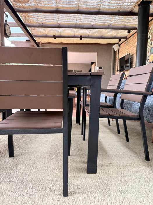Conjunto "Outdoor"  Mesa com 4 Cadeiras e Banco