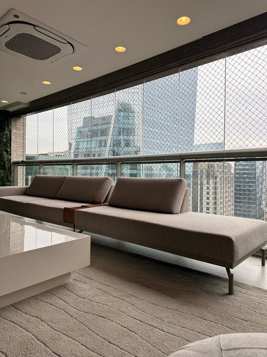 Sofá com Mesa Embutida e Tomada USB