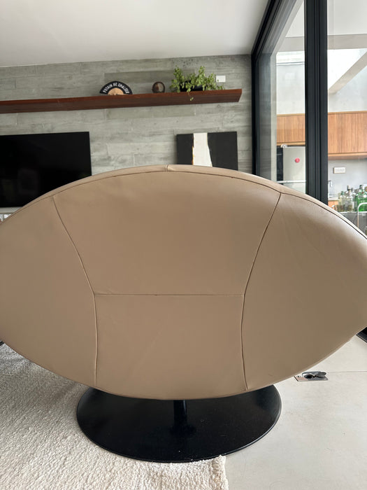 Poltrona “Gaivota” em Couro – Ricardo Fasanello