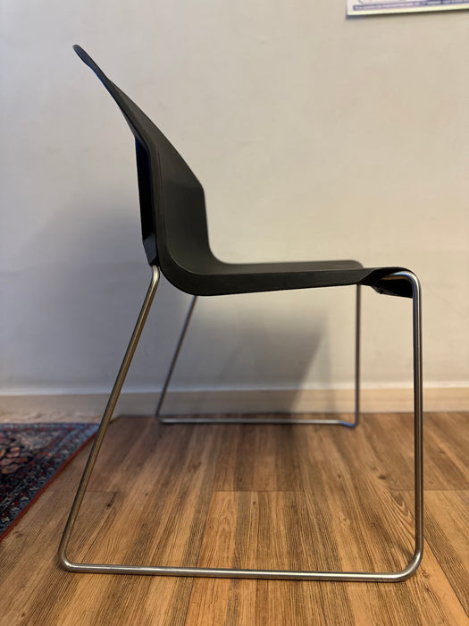 Cadeira Empilhável "Troy" Preta – Marcel Wanders para Magis