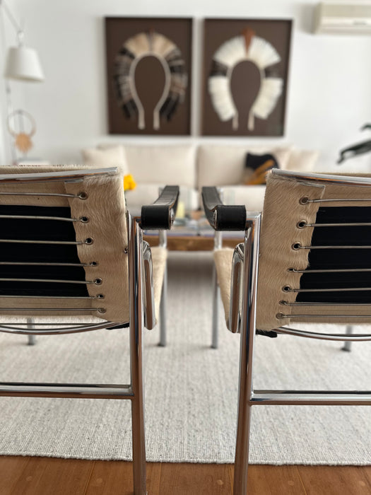 Par de Poltronas "LC1" – Le Corbusier para Forma