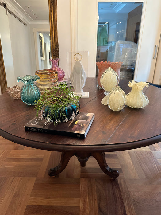 Mesa Redonda em Madeira