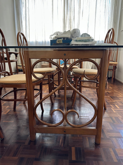 Mesa de Jantar com 8 Cadeiras – Thonet