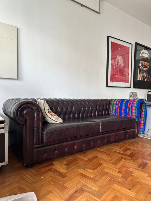 Sofá “Chesterfield” em Couro – Micasa