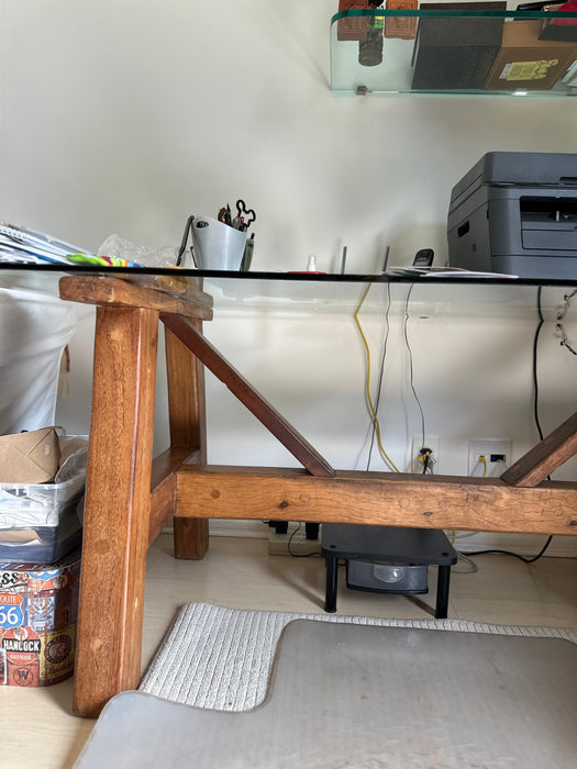 Mesa de Escritório com Tampo de Vidro e Pés em Madeira Maciça