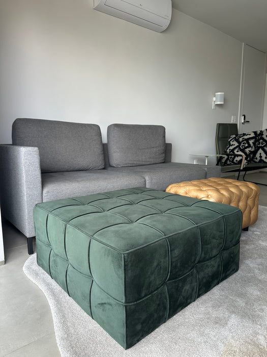 Sofá "C10" em Linho Natural Cinza - Marcus Ferreira para Carbono