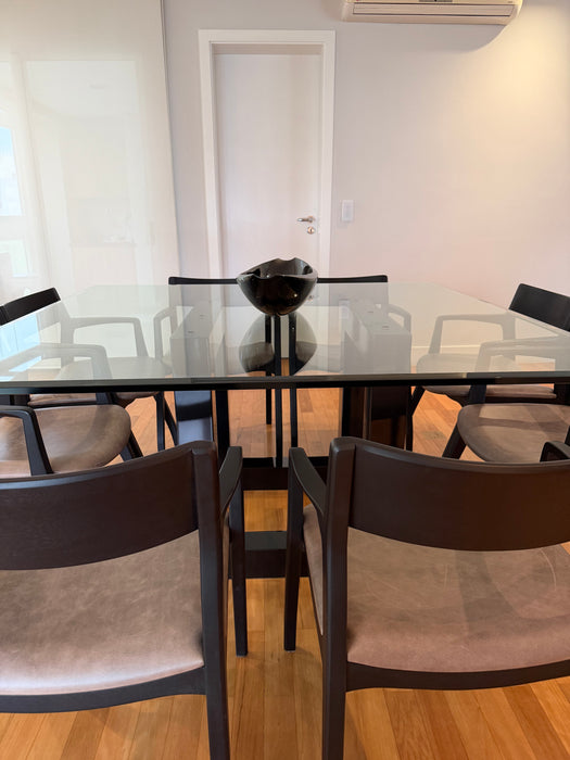 Mesa de Jantar com Pés em Laca e Tampo de Vidro