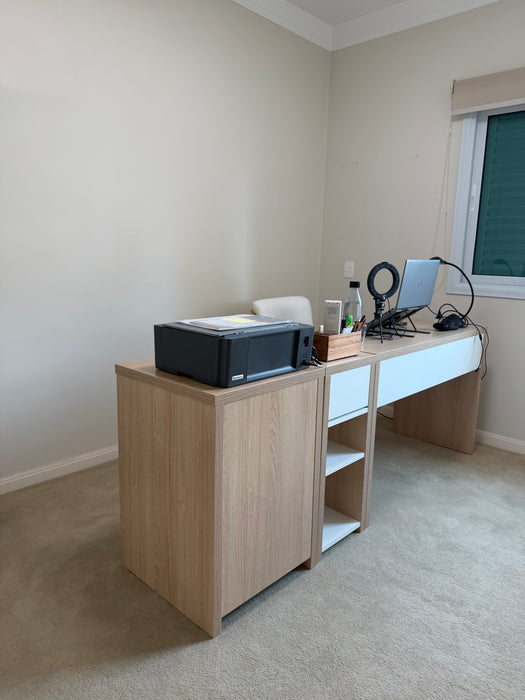 Mesa de Escritório com Gaveteiro e 2 Prateleiras
