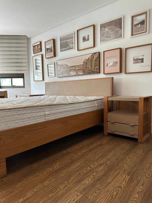 Cama King Size "Dado" com Acabamento em Couro (colchão incluso) - Casa Pronta
