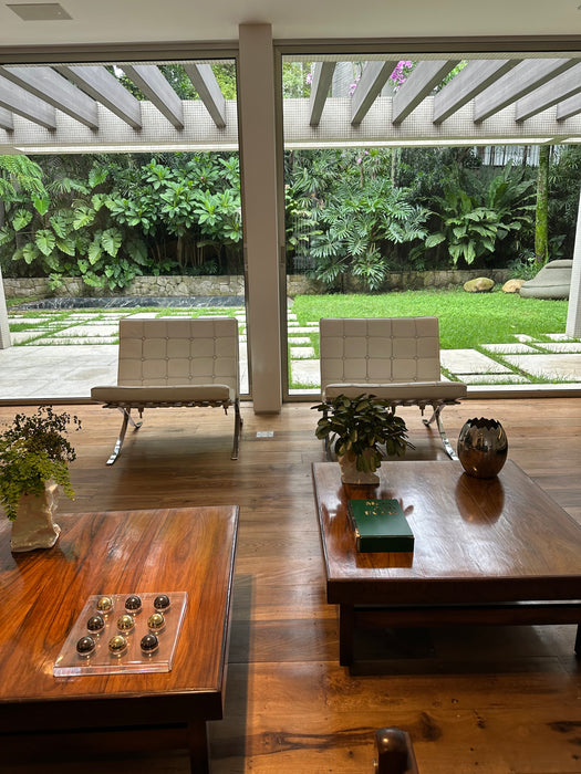 Poltrona “Barcelona” em – Ludwig Mies van der Rohe para Montenapoleone