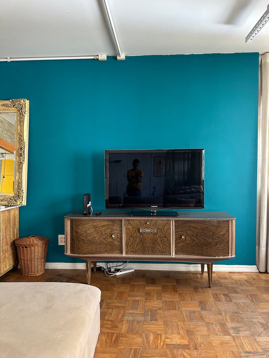 Aparador Mid-Century – Stonehill Furniture
