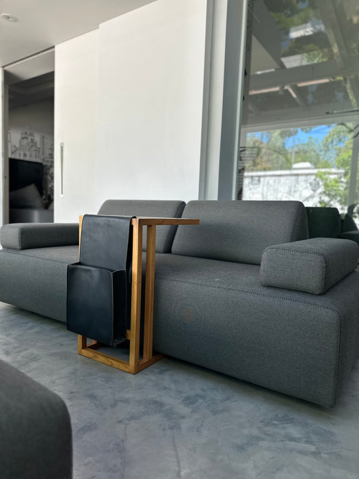 Sofá (almofadas encosto e braços não fixas) e Mesa de Apoio