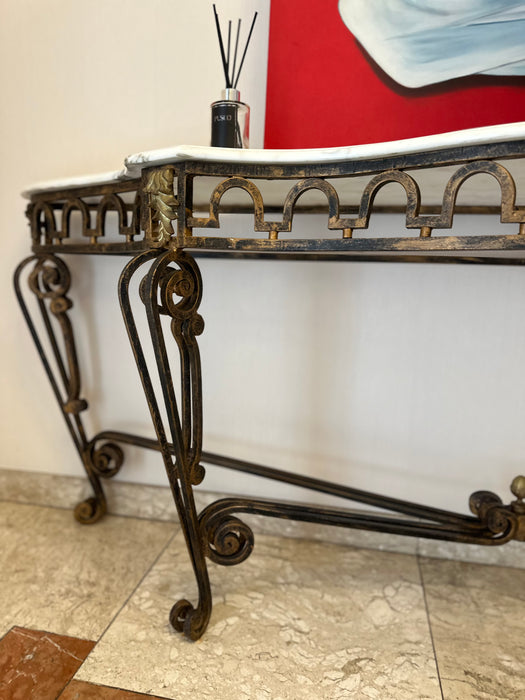 Aparador Clássico em Ferro com Tampo em Mármore