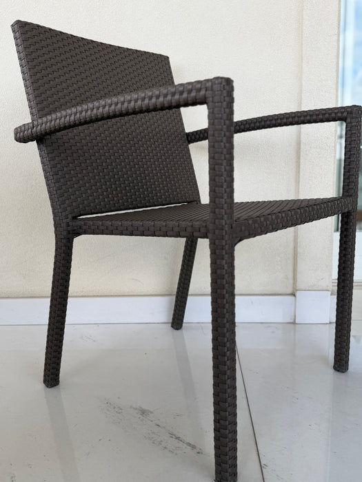 Mesa com 2 Cadeiras em Fibra