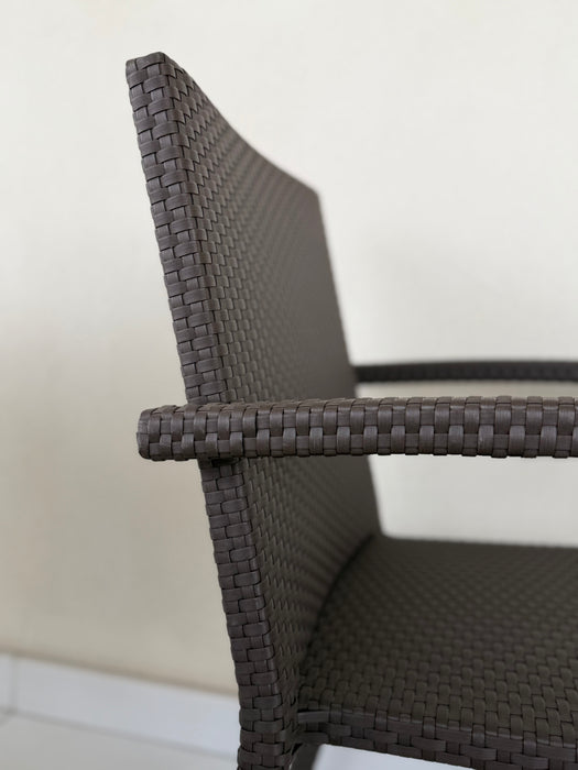 Mesa com 2 Cadeiras em Fibra