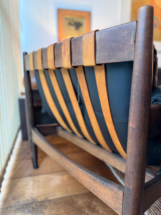 Poltrona "Meia Pataca" com Banqueta Vintage em Imbuia – Sergio Rodrigues