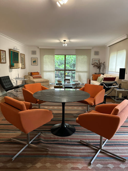Mesa de Jantar "Saarinen" em Mármore Nero