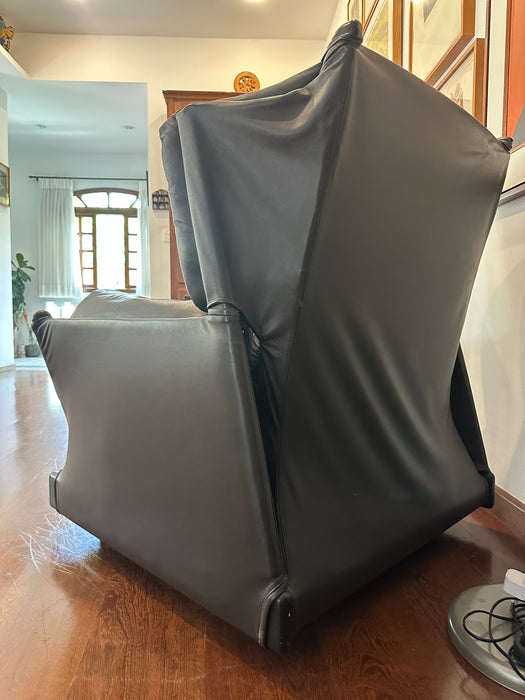 Poltrona “Viola D’Amore” em Couro – Piero di Martini para Cassina