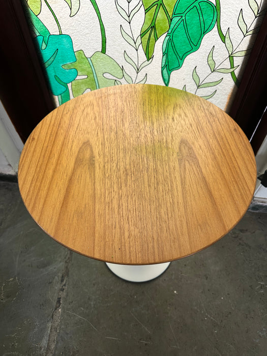 Mesa Lateral "Saarinen"