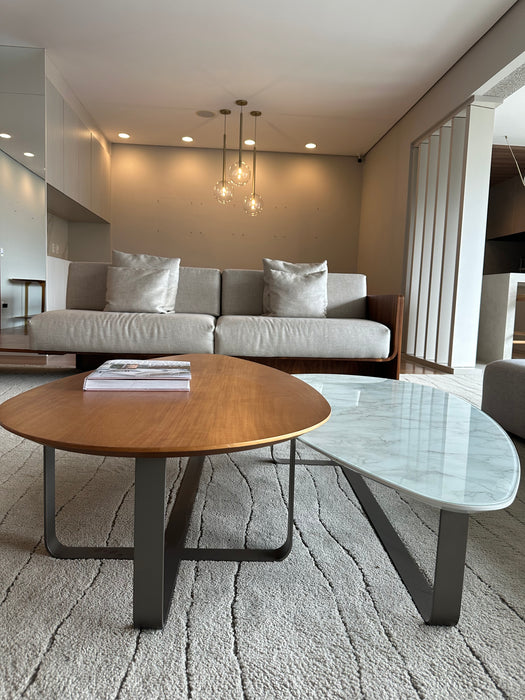 Sofá "Friso" em Madeira – Líder Interiores