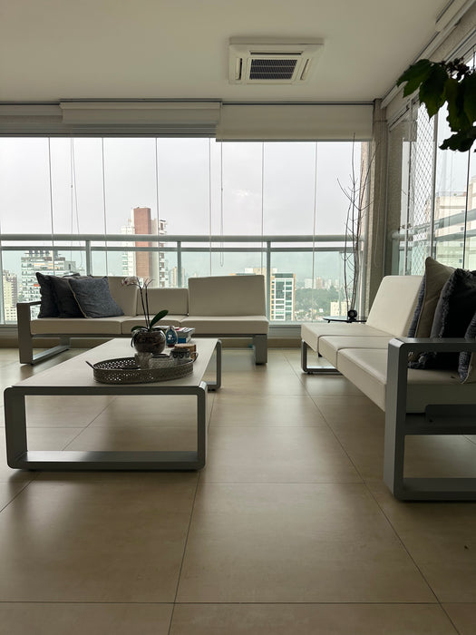 Conjunto para Área Externa com 2 Sofás/ Chaises e Mesa de Centro