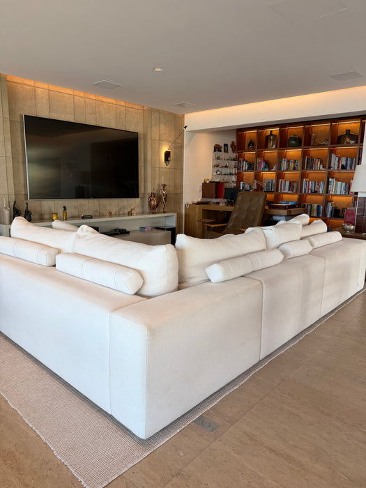 Sofá em L “Santorini” – Minotti para Atrium