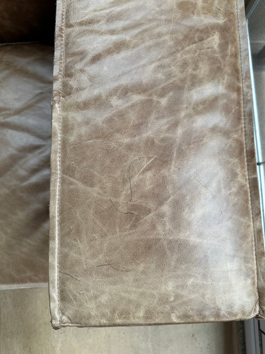 Sofá “Lego” em Couro – Estúdio Bola