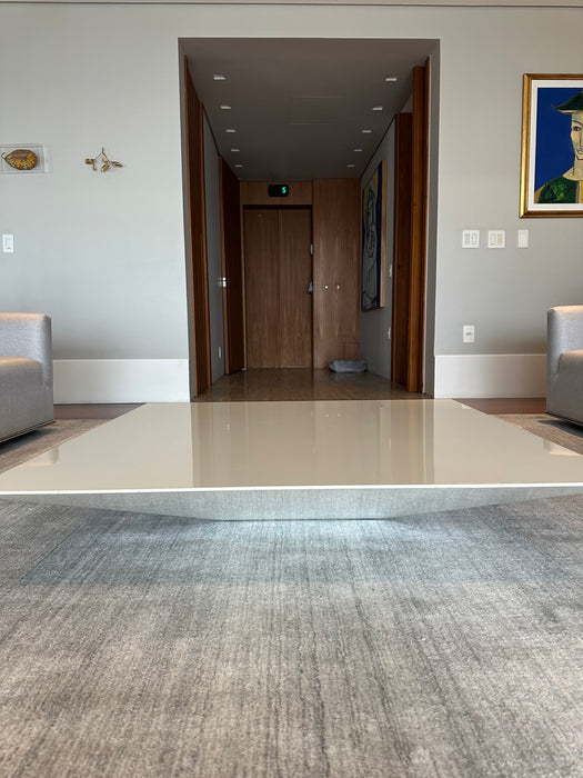 Mesa Centro "Tokyo" em Laca Branca – Silvio Romero para Dpot