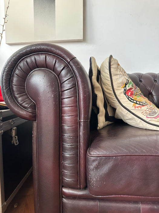 Sofá “Chesterfield” em Couro – Micasa