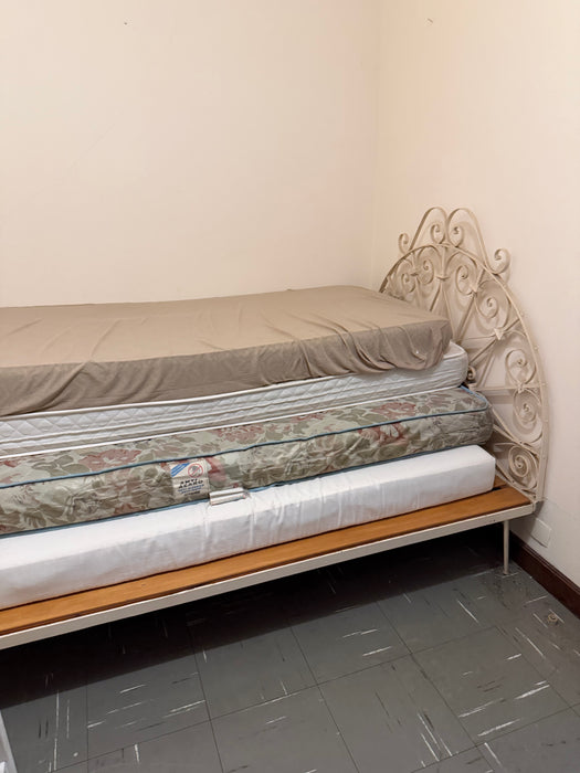 Cama de Solteiro com Cabeceira em Ferro (colchão não incluso)