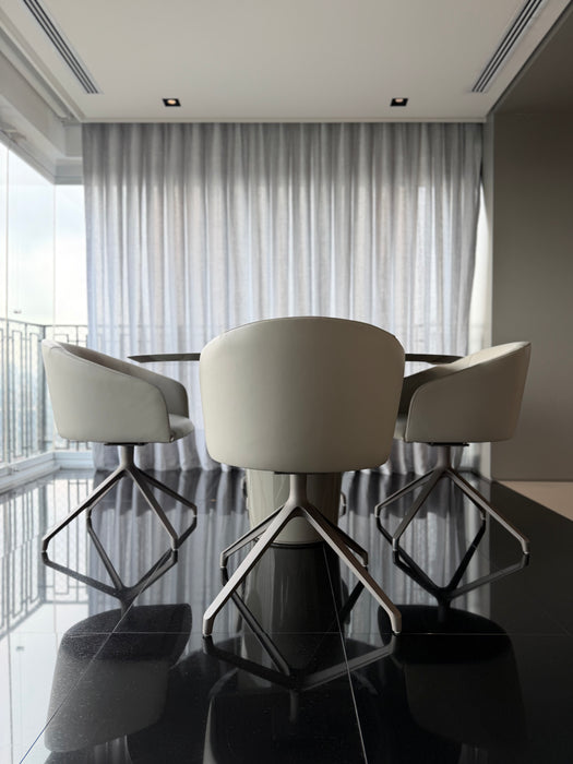 Mesa de Jantar Redonda em Laca - Artefacto