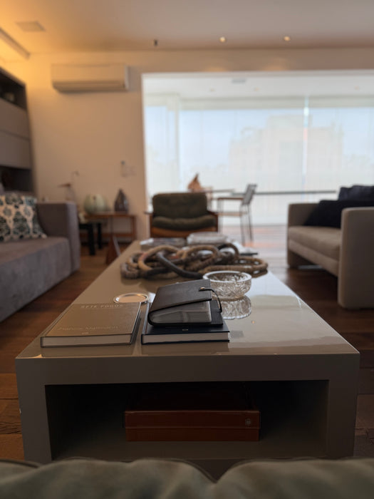 Mesa de Centro em Laca