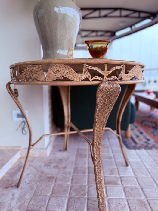 Mesa de Apoio com Tampo em Pedra e Entalhes