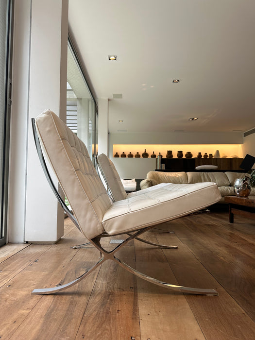 Poltrona “Barcelona” em – Ludwig Mies van der Rohe para Montenapoleone