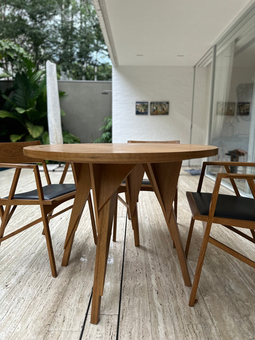 Conjunto de Mesa “Rodésia” com 4 Cadeiras “Atibaia” – Paulo Alves