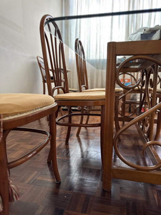 Mesa de Jantar com 8 Cadeiras – Thonet