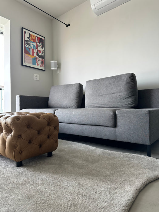 Sofá "C10" em Linho Natural Cinza - Marcus Ferreira para Carbono