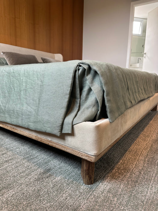 Cama King Size "Rimini" (colchão incluso) - Isabelle de Mari para Olho Interni