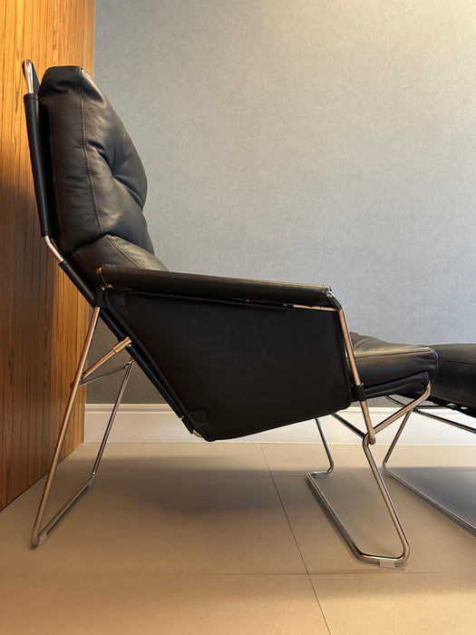 Poltrona "Vira Vira" em Couro – Pedro Useche