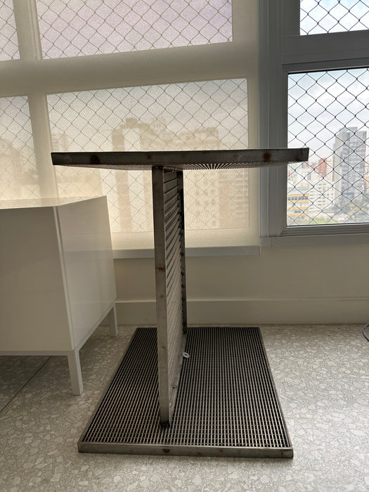 Mesa de Apoio Estilo Industrial em Ferro - Micasa