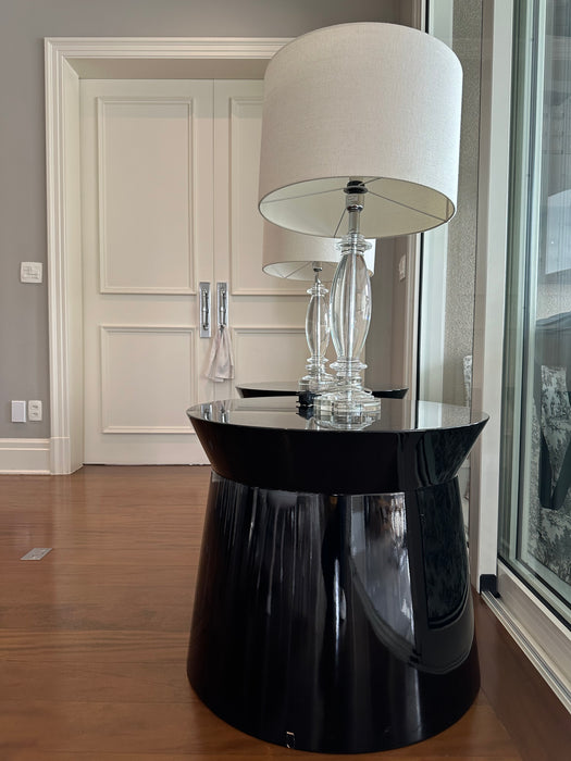 Mesa Lateral "Zago" em Laca Preta Brilhante – Érea