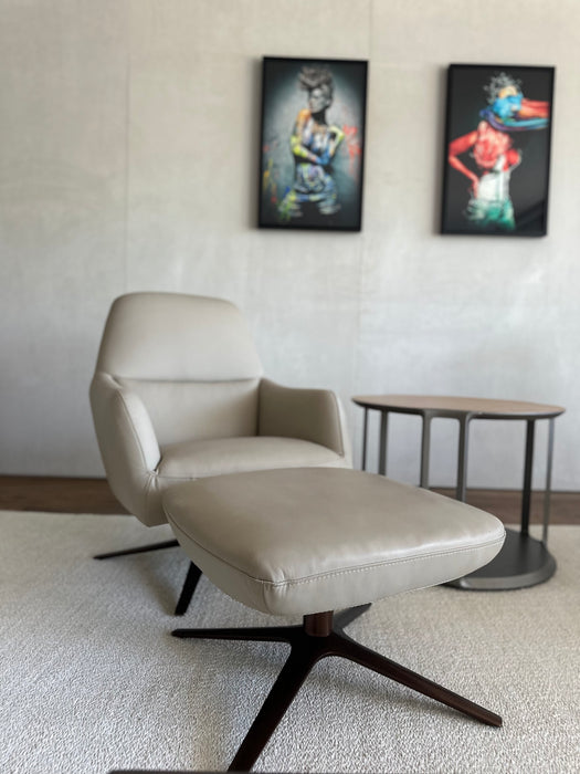 Poltrona “Koala” com Banqueta em Couro – Breton